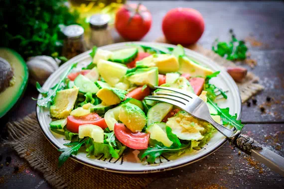 салат с рукколой и авокадо рецепт фото 7